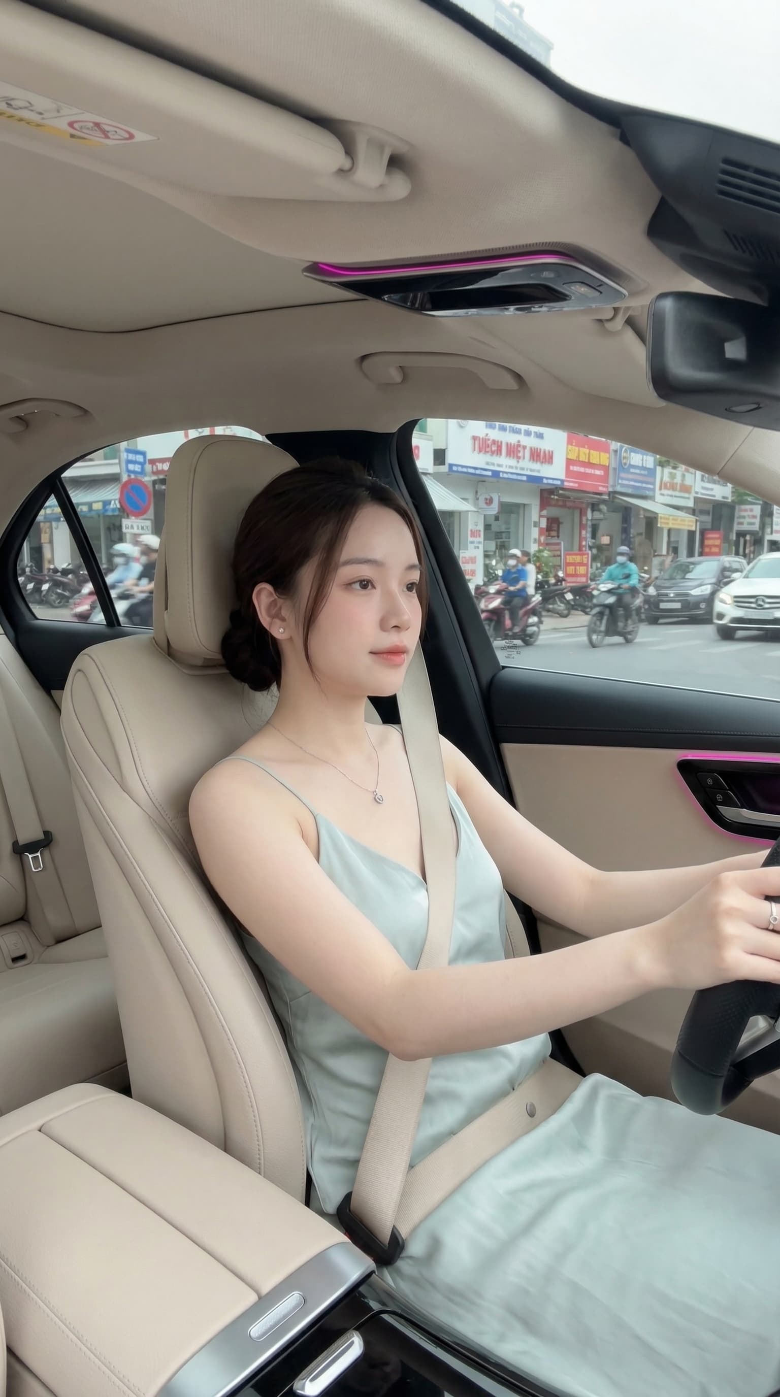 Chatbot Prompt - Tạo Video KOC Thay Đồ Bên Xe Hơi